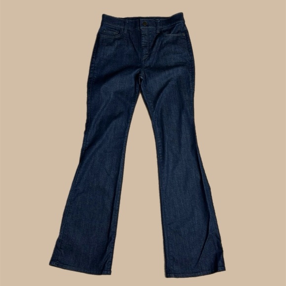 Ann Taylor Women’s High Rise Flare Jeans in Classic Rinse Wash Sz 4 - Picture 2 of 11